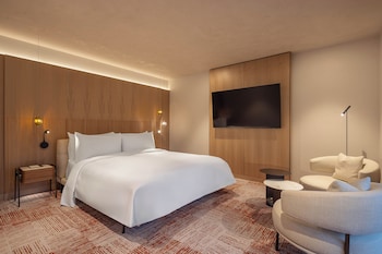 Executive Room, 1 King Bed, Balcony, Annex Building