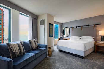 Deluxe Room, 1 King Bed, Lake View