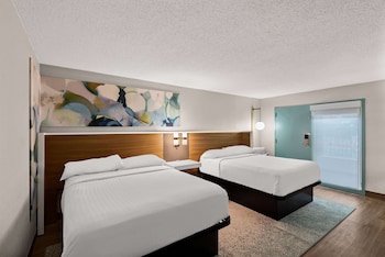 Room, 2 Queen Beds, Non Smoking, Poolside
