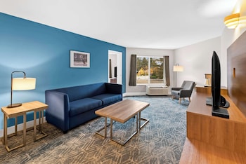 Family Suite, 1 King Bed, Non Smoking (Living Room;with Sofabed)