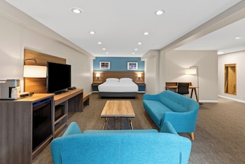 Executive Suite, 1 King Bed, Non Smoking (Living Room)