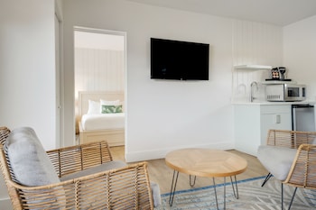 Queen Junior Suite