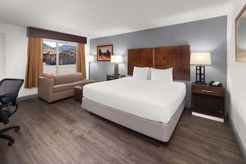 Room, 1 King Bed, Accessible, Non Smoking (Bathtub w/ Grab Bars)