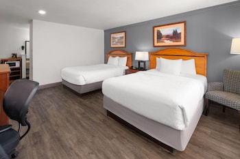 Suite, 2 Queen Beds, Non Smoking