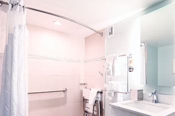 Standard Room, Multiple Beds, Roll-in Shower (Mobility Roll-In Shower)