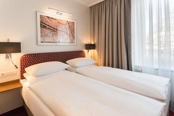 Standard Room, 1 Queen Bed