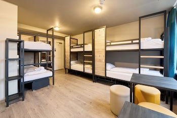 Bed in mixed dormitory with 8 beds