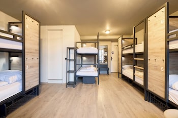 Bed in mixed dormitory with 8 beds