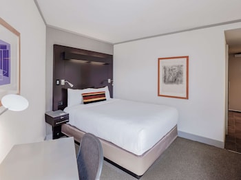 Standard Room, 1 Queen Bed (City Explorer)