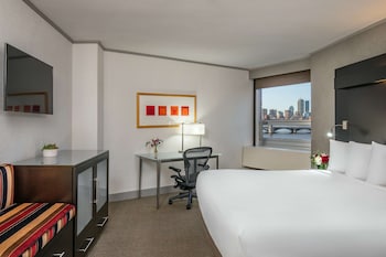 Room, 1 King Bed, Accessible, River View (Hearing, Roll-In Shower)