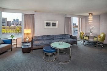 Suite, 1 King Bed (Royal One Bedroom - Accessible)