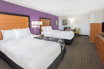 Deluxe Room, 2 Double Beds, Non Smoking (Microwave & Refrigerator)