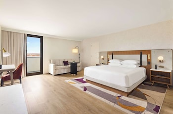 Room, 1 King Bed, Balcony, River View