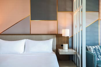 Room, 1 King Bed with Sofa bed, Golf View (Hearing Accessible)