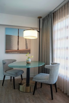 Studio Suite, 1 Bedroom (Mobility/Hearing Accessible, Tub)