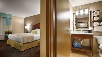 Standard Room, 1 King Bed, Non Smoking, Refrigerator & Microwave