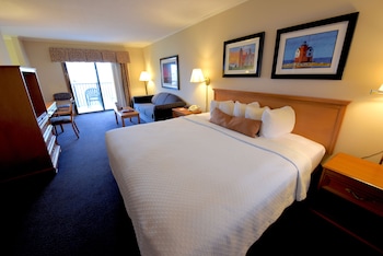 Standard Room, 1 King Bed, Lake View