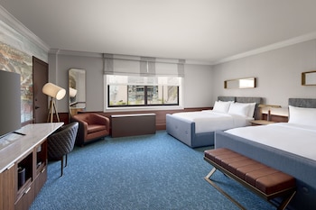 Room, 2 Queen Beds (Mobility Accessible, Tub)