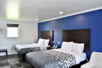 Standard Room, Multiple Beds, Smoking