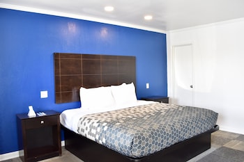 Room, 1 King Bed, Accessible, Smoking