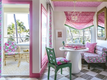 Lilly Pulitzer Suite 2 Queens with Balcony