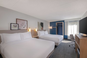 Room, 2 Queen Beds, Mobility Accessible, Bathtub (Mobility & Hearing)