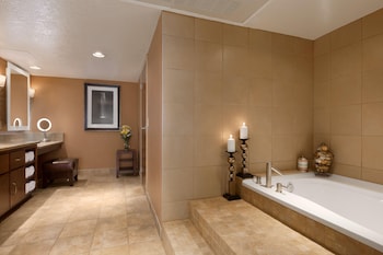 Suite, 1 King Bed with Sofa bed, Jetted Tub