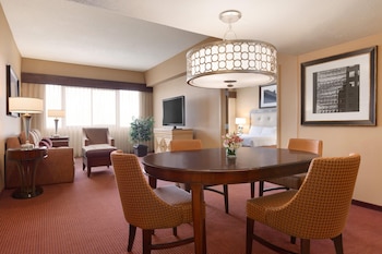 Suite, 1 King Bed with Sofa bed, Jetted Tub