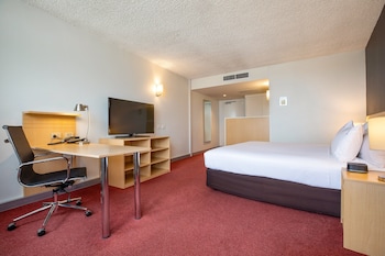1 King Bed Premium