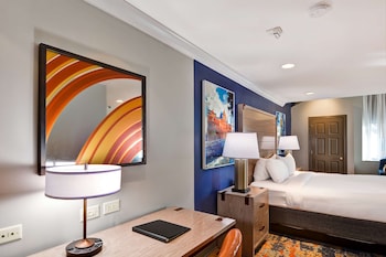 Room, 1 King Bed (Whirpool Bath)