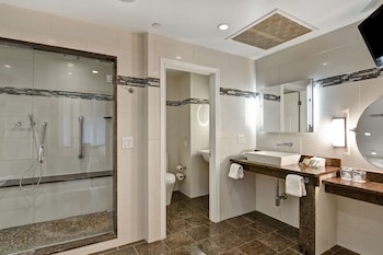 Room, 2 Queen Beds, Accessible, Bathtub