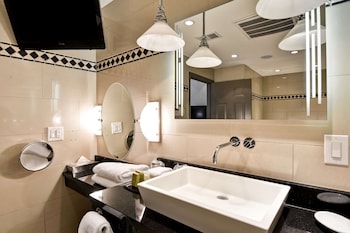 Room, 1 King Bed (Accessible Hearing)