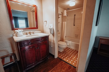 Executive Room, 2 Queen Beds, Mobility Accessible