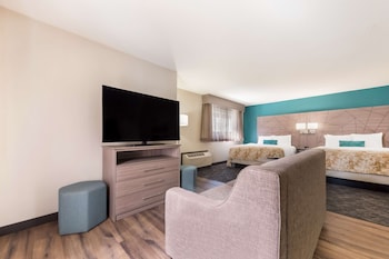 Suite, 2 Queen Beds, Non Smoking, Kitchen (Shower Only;with Sofabed)