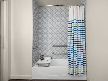 Standard Room, 1 King Bed, Accessible Bathtub (Mobility)
