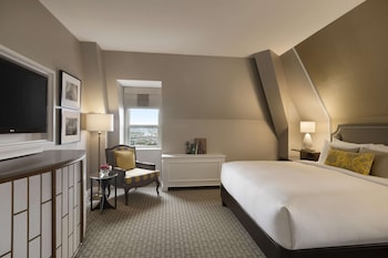 Deluxe Room, 1 King Bed, City View