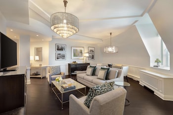 Charles De Gaulle Suite