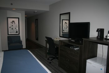 Business Room, 1 King Bed, Non Smoking, Ground Floor