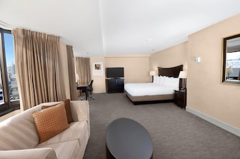 Junior Suite, 1 King Bed with Sofa bed, Bathtub