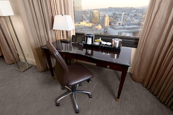 Junior Suite, 1 King Bed with Sofa bed, Bathtub (Deluxe View)