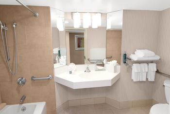 Deluxe Room, 1 King Bed, Accessible, Bathtub (Mobility/Hearing, Deluxe View)