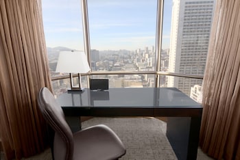 Suite, 1 Bedroom, Bathtub (Sunset Suite)