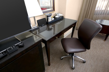 Room, 1 King Bed, Accessible, Bathtub (Mobility/Hearing, Deluxe View)