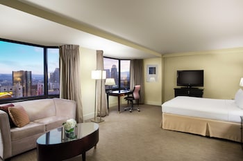 Junior Suite, 1 King Bed, Hearing Accessible, Bathtub (Hearing)