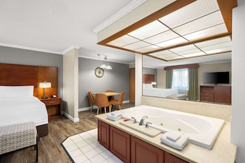 Suite, 1 King Bed, Non Smoking, Jetted Tub (with Sofabed)