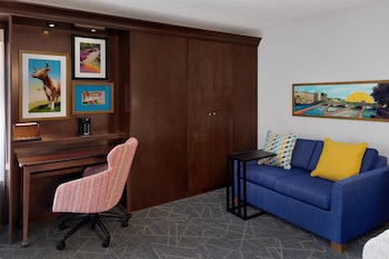 Studio Suite, 1 King Bed with Sofa bed, Microwave