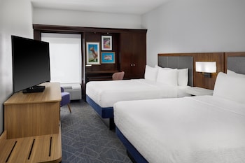 Room, 2 Queen Beds, Microwave