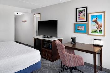Deluxe Room, 1 King Bed, Microwave