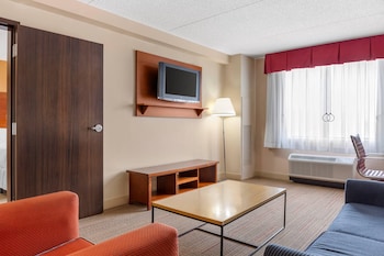 Suite, 1 King Bed, Non Smoking