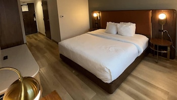 Room, 1 Queen Bed, Accessible, Non Smoking (Upgrade)